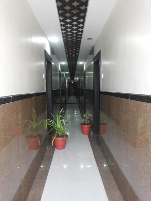 Hotel Sai Galaxy Inn Ширді Екстер'єр фото