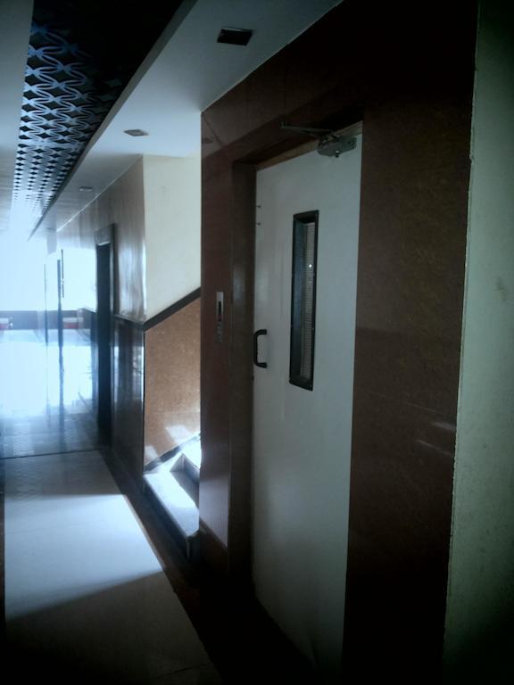Hotel Sai Galaxy Inn Ширді Екстер'єр фото