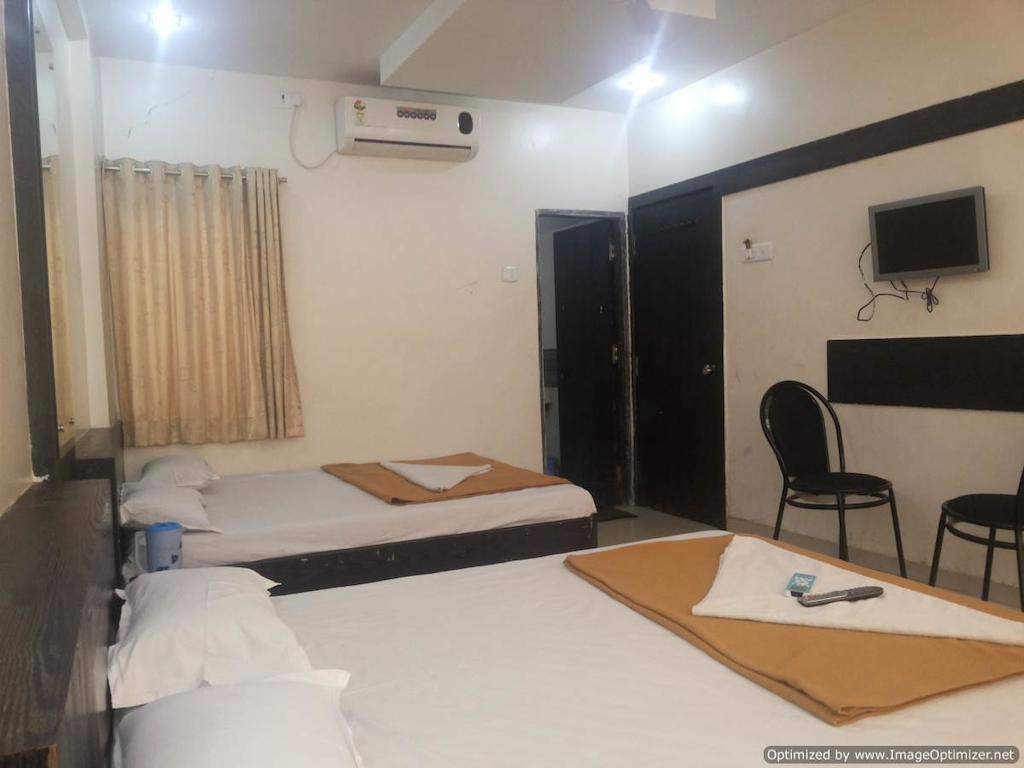 Hotel Sai Galaxy Inn Ширді Номер фото