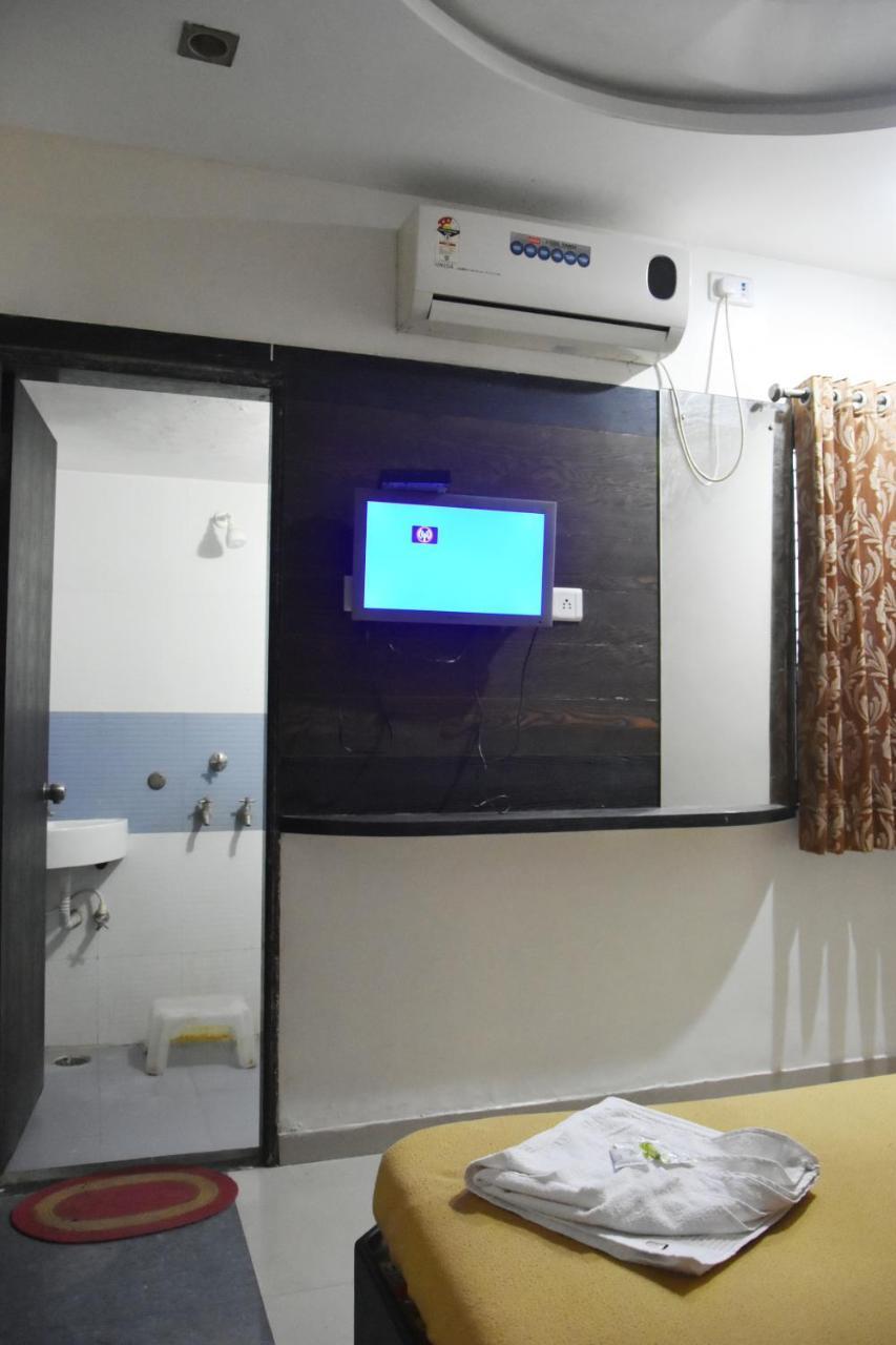 Hotel Sai Galaxy Inn Ширді Екстер'єр фото