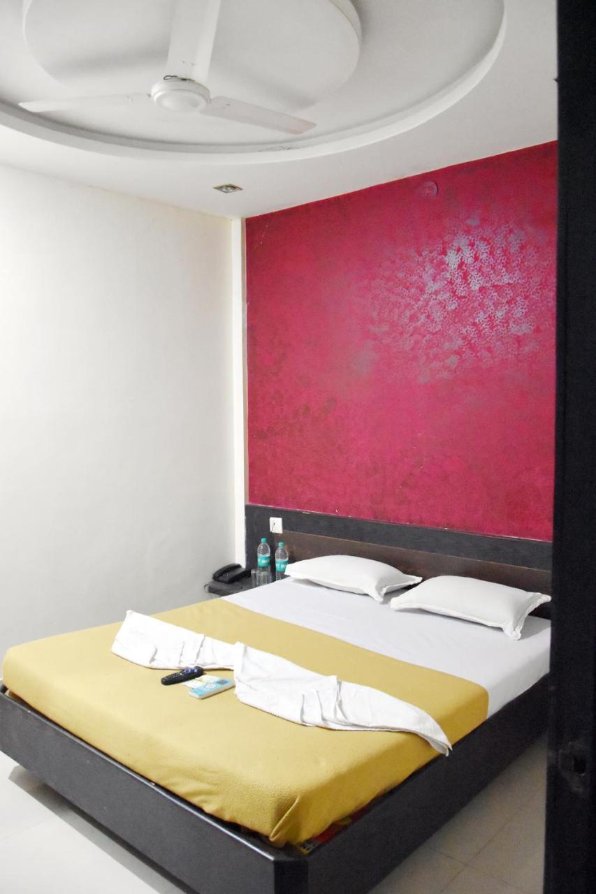 Hotel Sai Galaxy Inn Ширді Екстер'єр фото