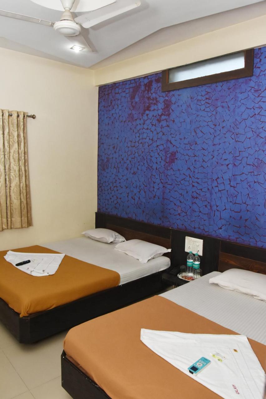 Hotel Sai Galaxy Inn Ширді Екстер'єр фото